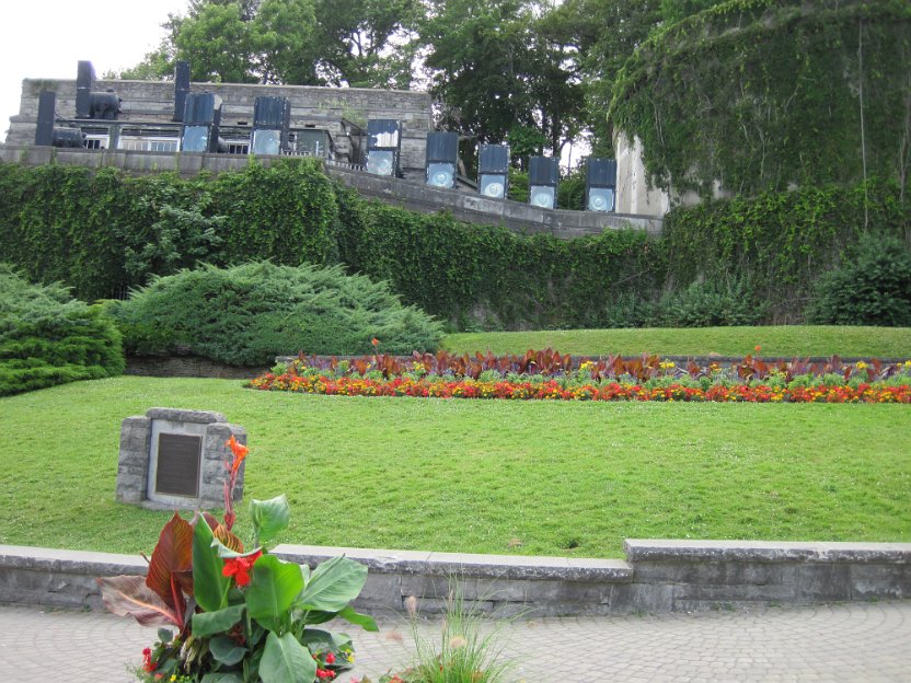 184-illumination lights on Canadian side.jpg